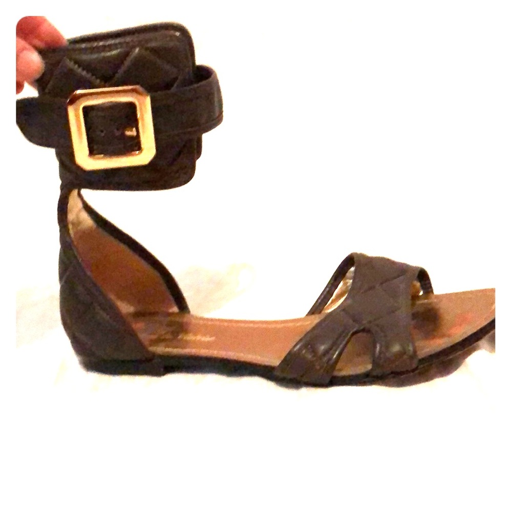 Pour la Victoire brown quilted leather sandals